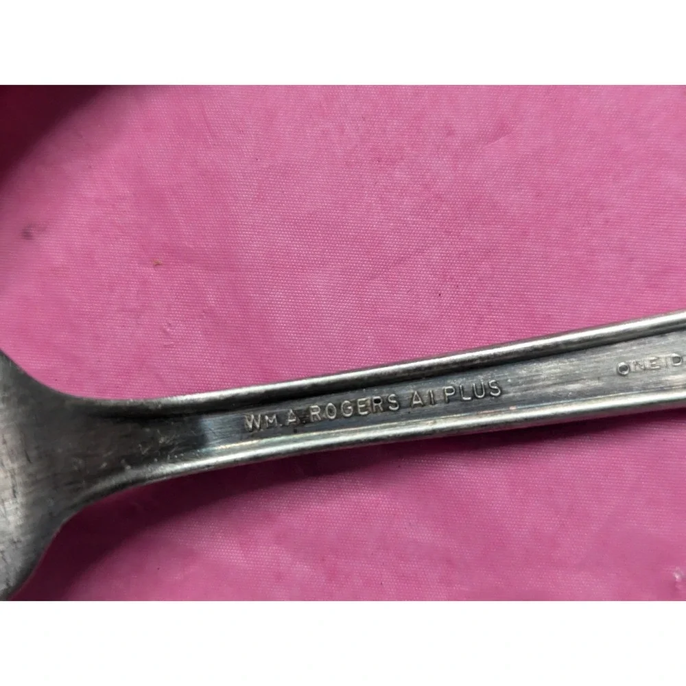 20 Lot WM A Rogers A1 Plus Onieda ltd tudor Silver plated flatware spoons forks‎